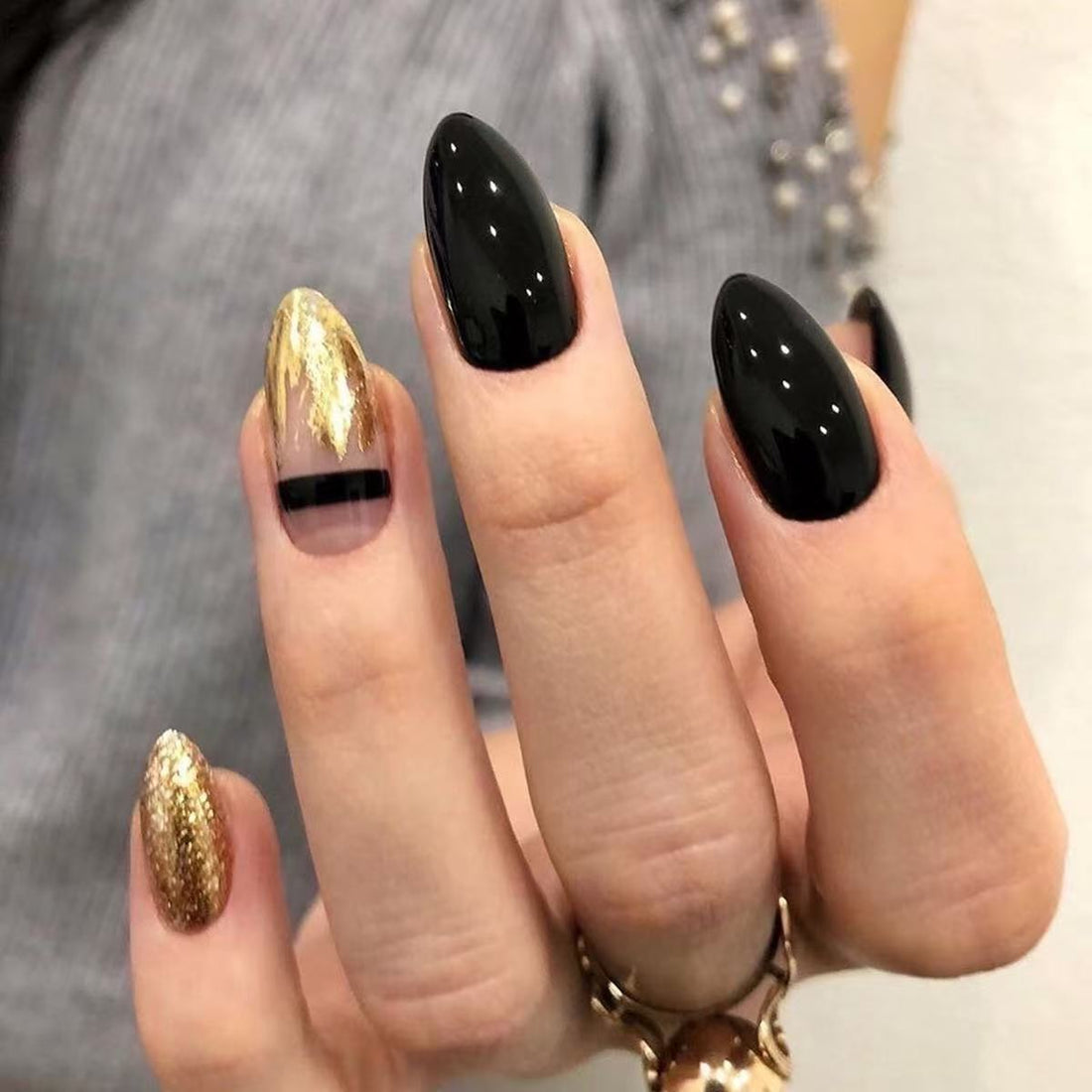24 Pcs Black - Gold Sparkling Powder Pointed Nails