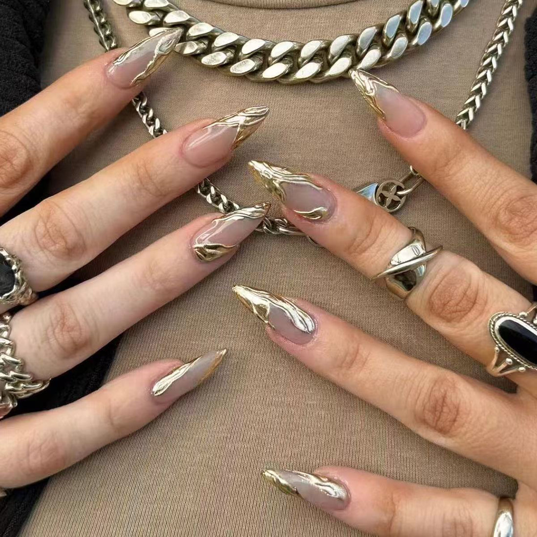 24 Pcs Pink - Gold Flowing - pattern Fashion Nails
